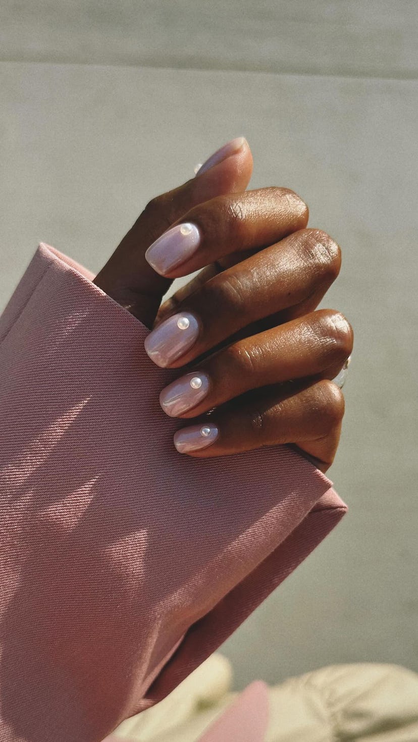Try pink chrome nails with pearl details for virgo season 2023.