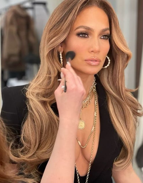 Jennifer Lopez blush placement with brush