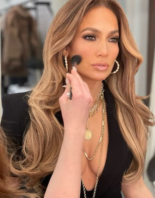 Jennifer Lopez blush placement with brush