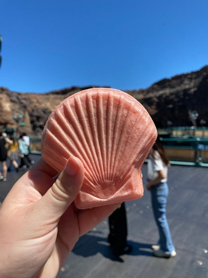 I tried the Sea Salt Ice Cream from Tokyo DisneySea to see if it's as good as TikTok says. 