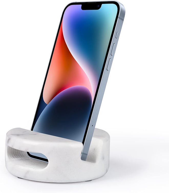 CHISELED ST DF SK White Marble Phone Stand