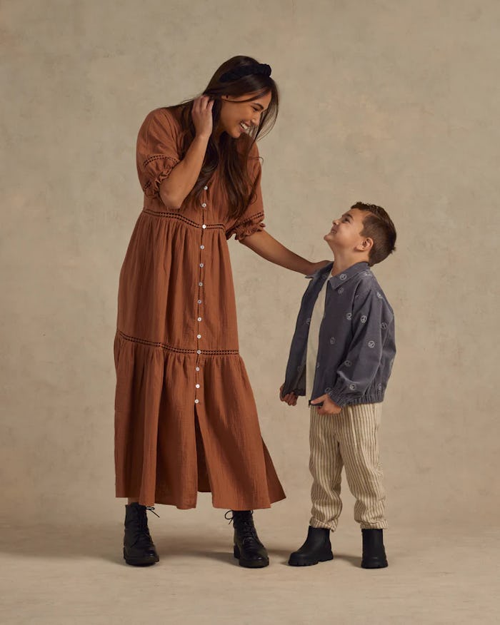 Woman and child pose for photoshoot, in a story about family fall photoshoot outfits