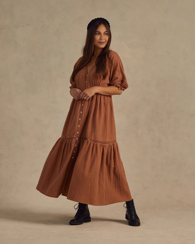Spice colored tiered dress, perfect for fall family photoshoot outfit ideas