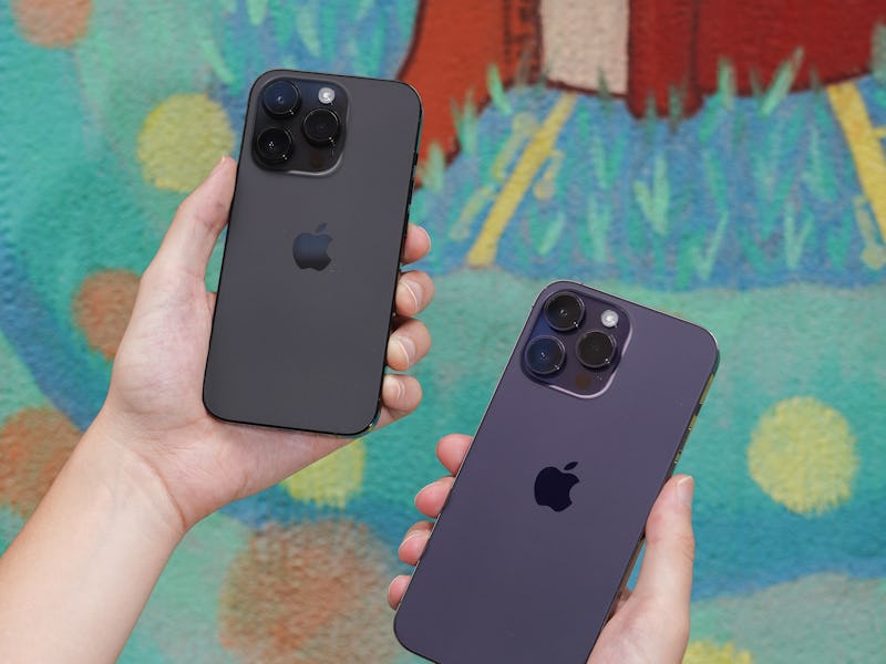 iPhone 14 Pro in black and iPhone 14 Pro Max in Deep Purple