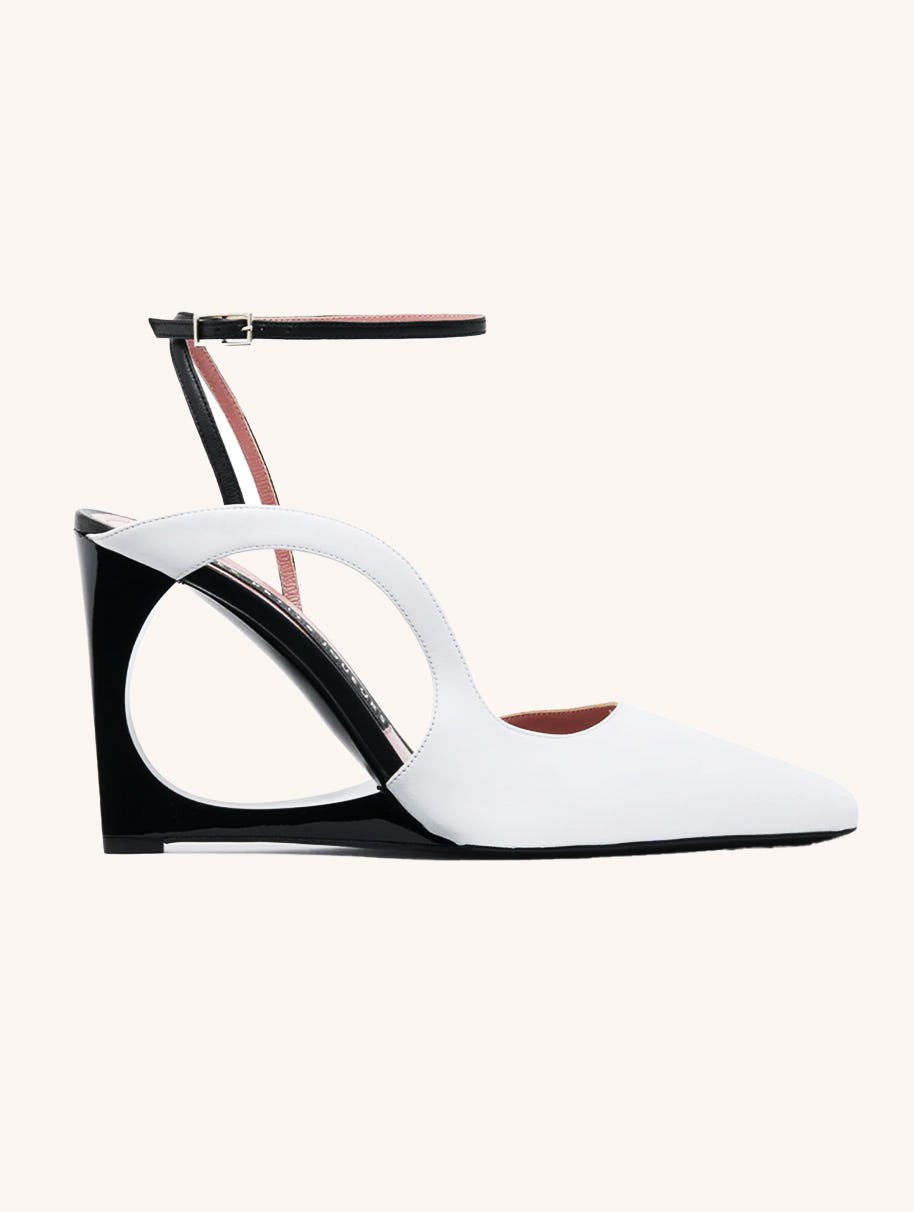 Monochrome Luna Pump