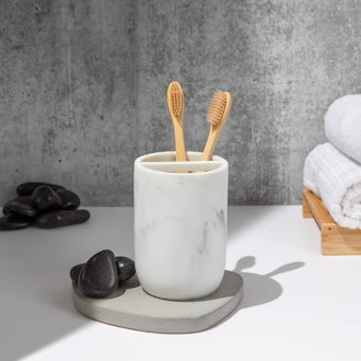 Essentra White Marble Toothbrush Holder