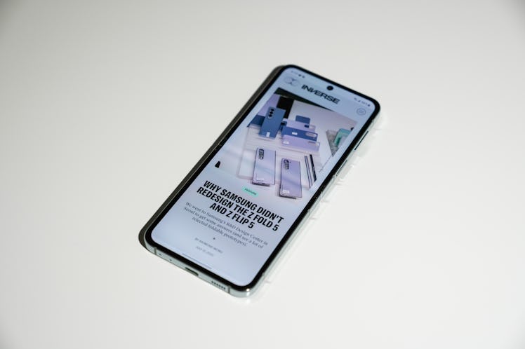 The Samsung Galaxy Z Flip 5 displaying an Inverse.com article.