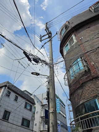 A photo of a street in Seoul, taken with the Samsung Galaxy Z Flip 5 camera