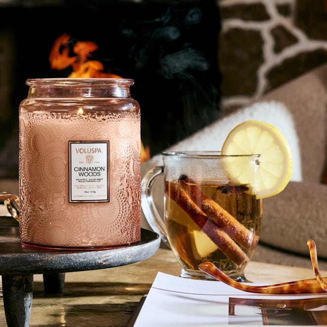 VOLUSPA Cinnamon Woods Glass Jar Candle