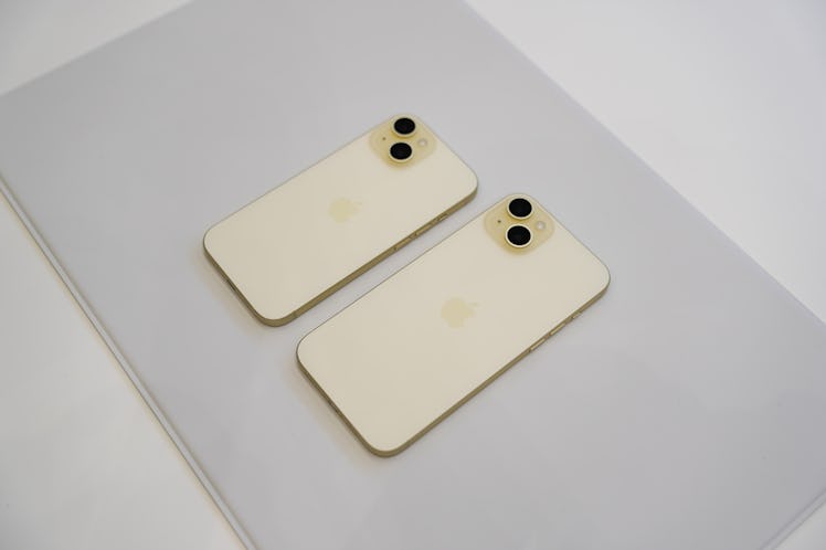 The iPhone 15 and iPhone 15 Plus in yellow.