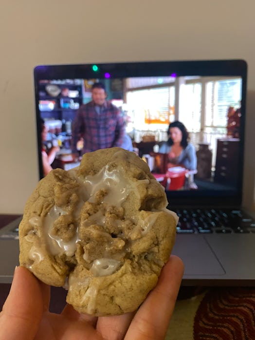 I tried TikTok's viral 'Gilmore Girls' coffee cake cookies to eat while watching the show for the fa...