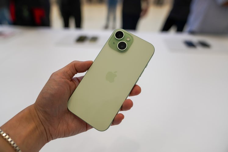 Hands-on with the green iPhone 15 at Apple's September 22 "Wonderlust" fall event.