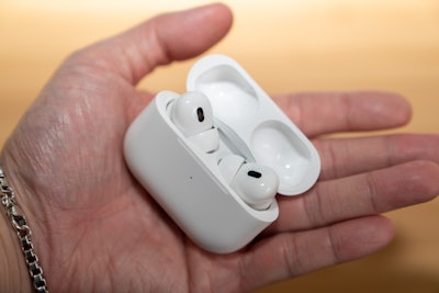 Authentic Apple AirPods Pro BOX ONLY / with usb-c Charge Cable / No Ear  Tips