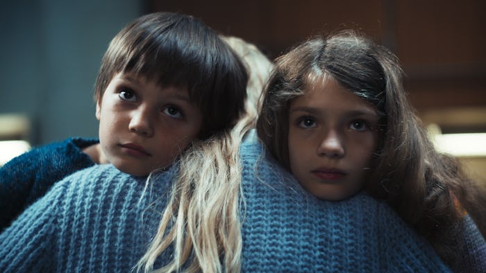 Sammy Schrein as Jonathan and Naila Schuberth as Hannah on the set of Liebes Kind.