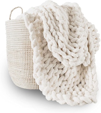 Adyrescia Chunky Knit Blanket 