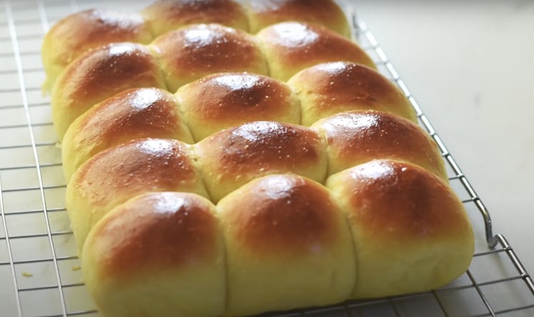 A YouTuber shares their easy homemade bread recipe to make dinner rolls. 