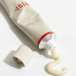 Bustle's beauty writer reviews the Isla Beauty Day Melt Balm.