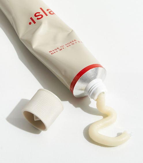 Bustle's beauty writer reviews the Isla Beauty Day Melt Balm.