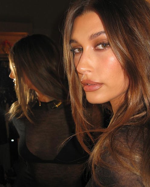 Hailey Bieber warm brown makeup