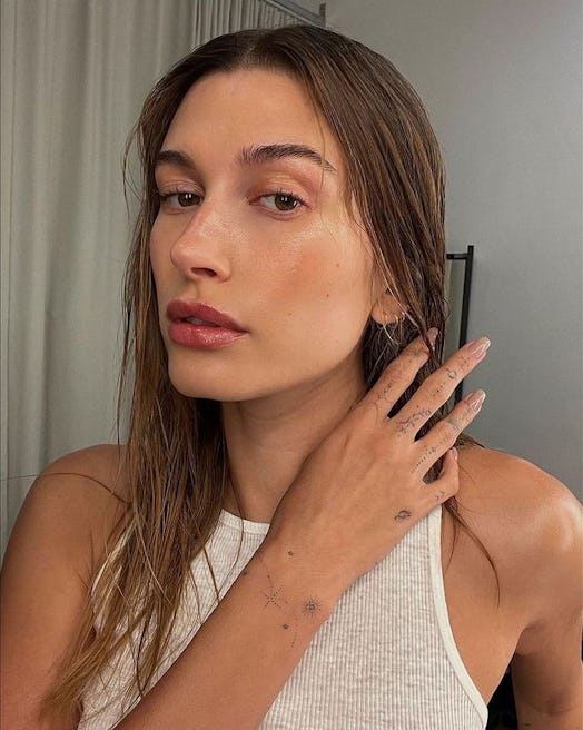 Hailey Bieber light brown jelly nails