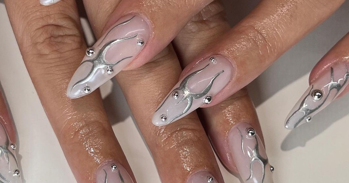 How To Do Chrome Nails At Home With Powder, Polishes, Or Press-Ons