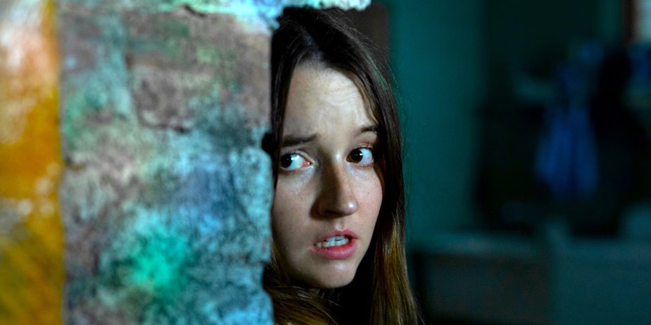 d7136dd4-1b98-4715-937e-f18a2b2aa3be-kaitlyn-dever-looking-scared-hiding-in-no-one-will-save-you.jpg