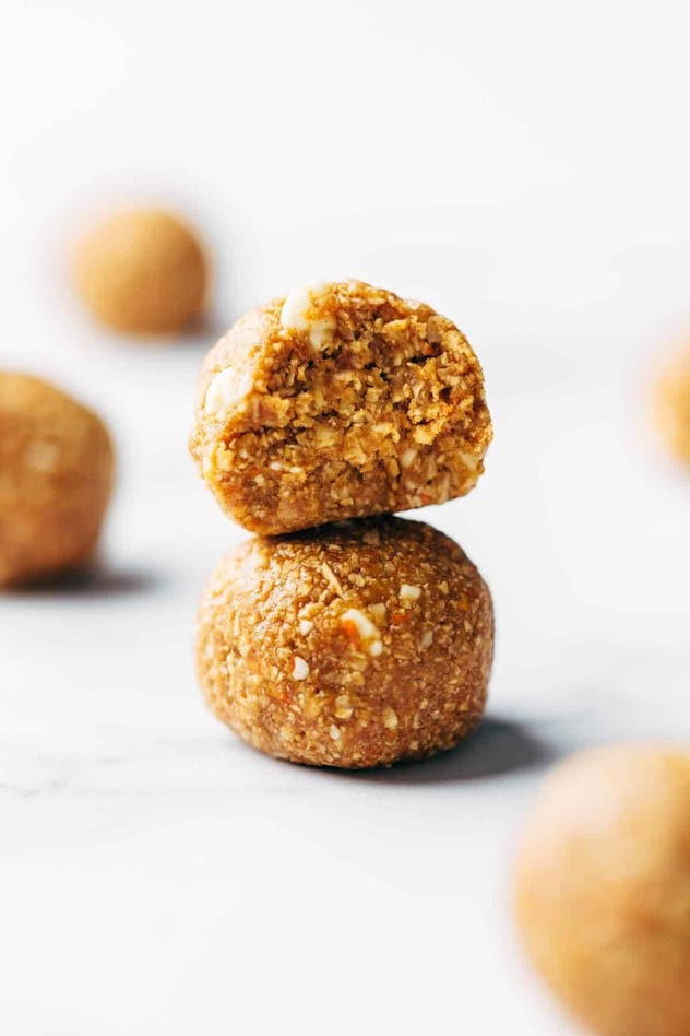 raw vegan carrot cake bites