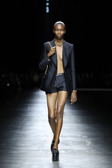  A model walks the runway of Gucci Ancora during Milan Fashion Week on September 22, 2023 in Milan, ...