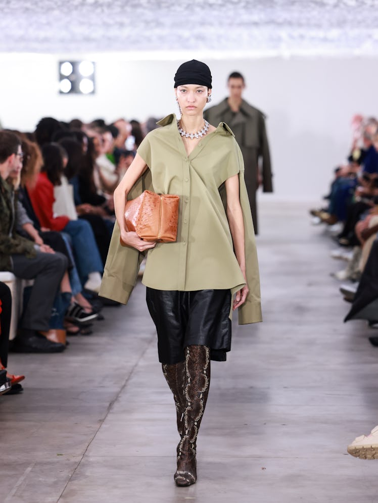 A model walks the runway at the Jil Sander fashion show during the Milan Fashion Week Womenswear Spr...