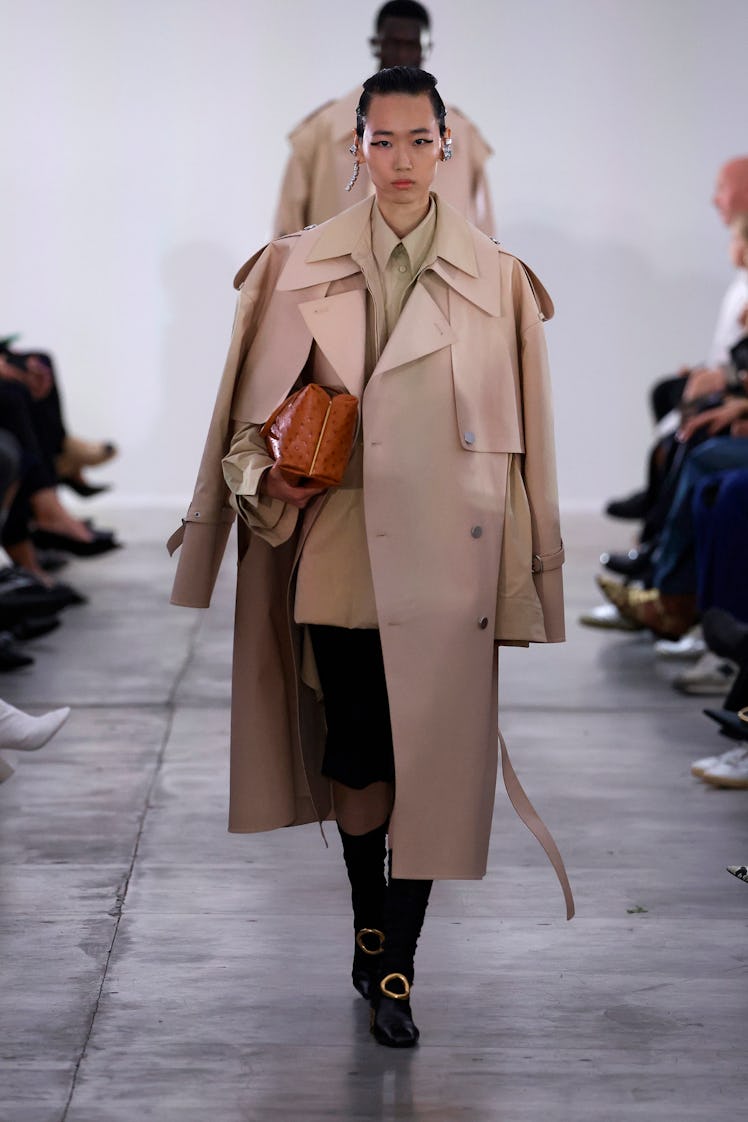 A model walks the runway at the Jil Sander fashion show during the Milan Fashion Week Womenswear Spr...