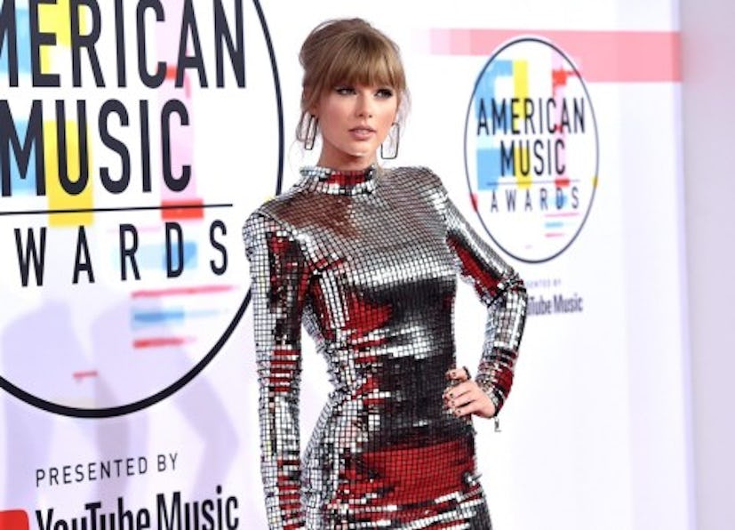 Taylor Swift at the American Music Awards in a silver dress