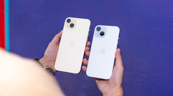A yellow iPhone 15 Plus and blue iPhone 15