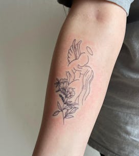 Miscarriage tattoo of mom holding up angel baby