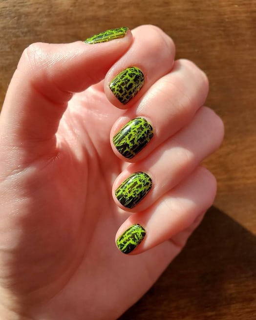 Are crackle nails back from the ’90s?