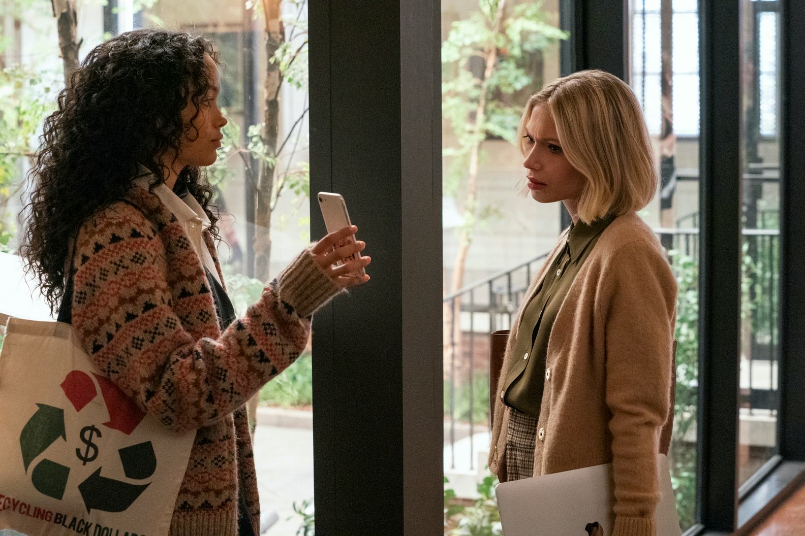 Whitney Peak and Tavi Gevinson on &lsquo;Gossip Girl.&rsquo; Photo via Max