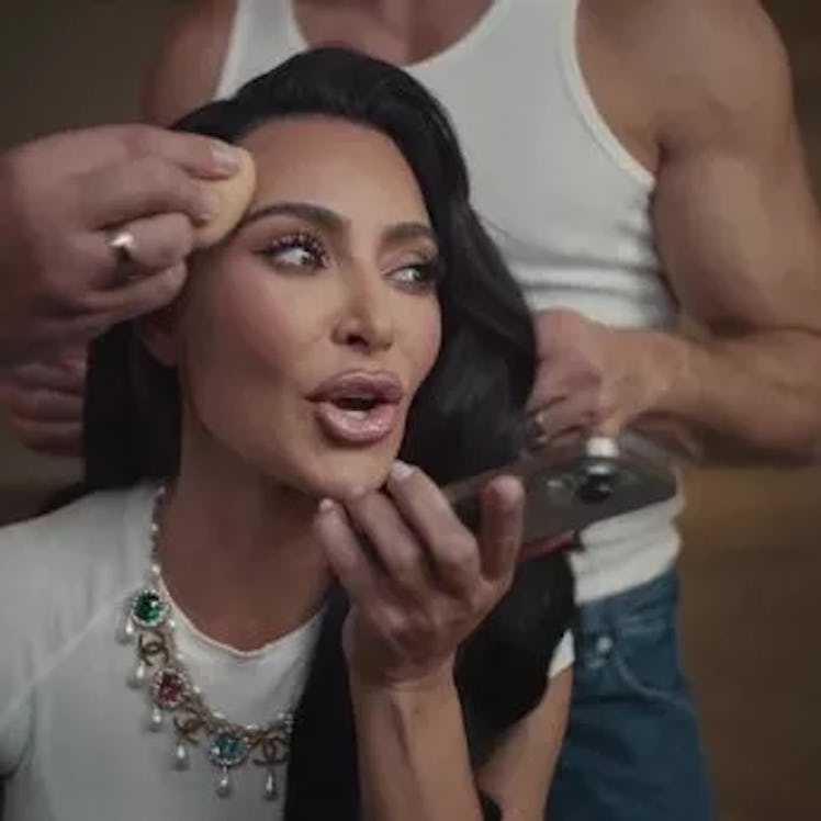 Kim Kardashian in chanel necklace. 