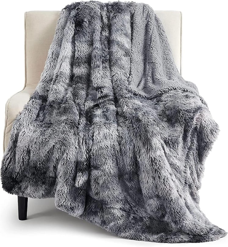 Bedsure Faux Fur Throw Blanket