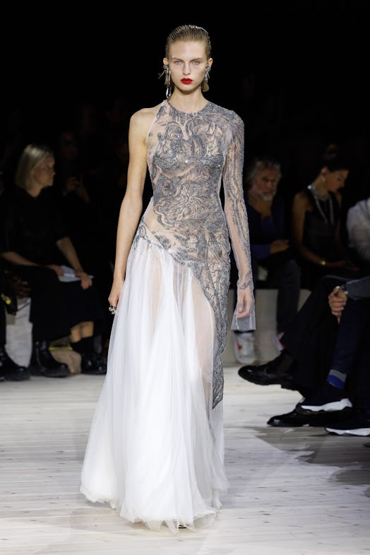 a look from sarah burton's final collection for alexander mcqueen spring 2024 at paris fashion week