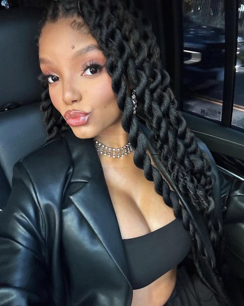 Halle Bailey's pumpkin spice aura nails are the fall version of 2023's biggest nail trend.