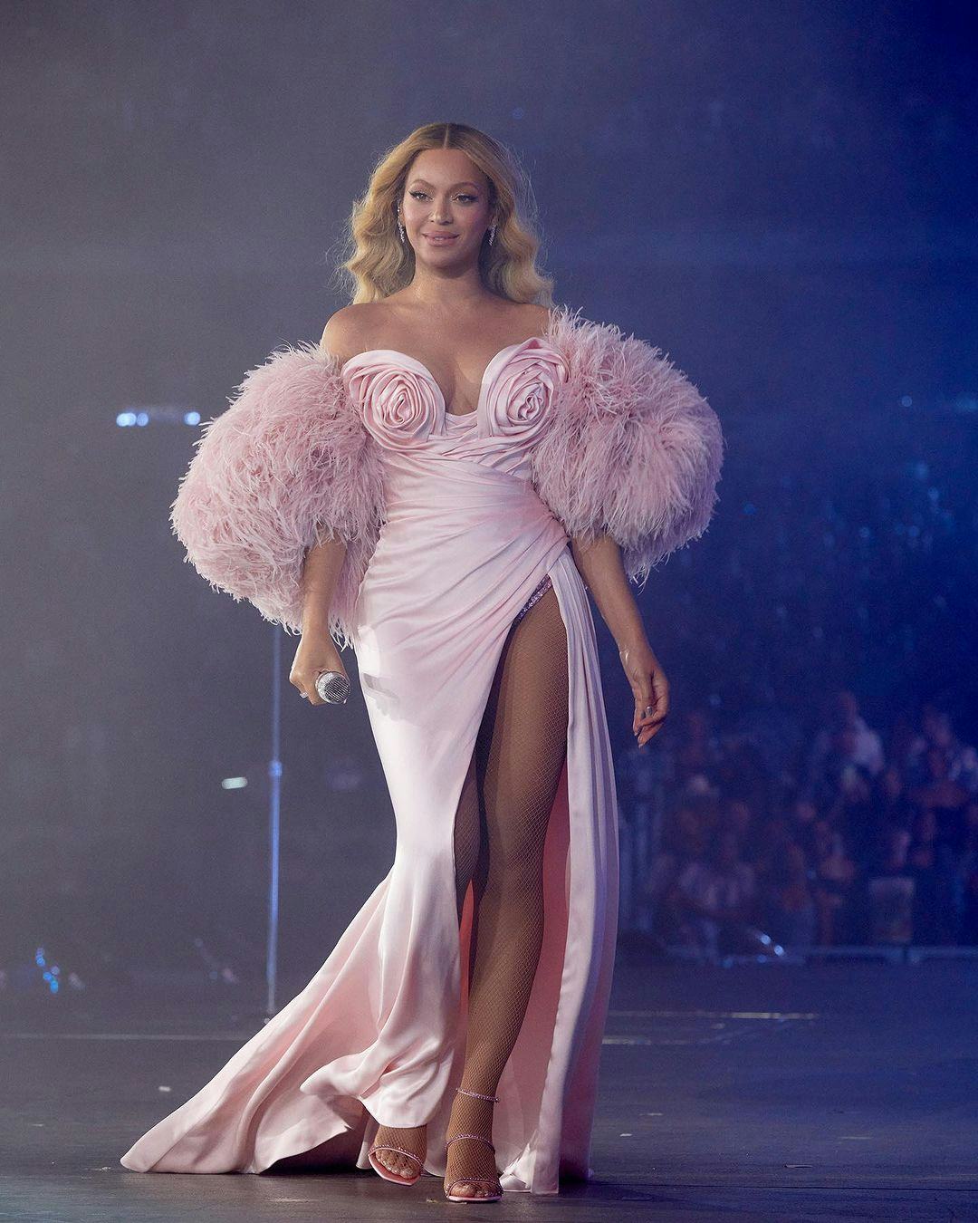 Beyonce off white gown best sale