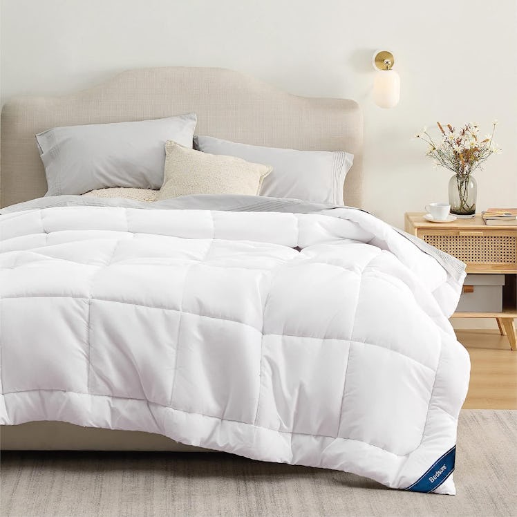 Bedsure Queen Comforter
