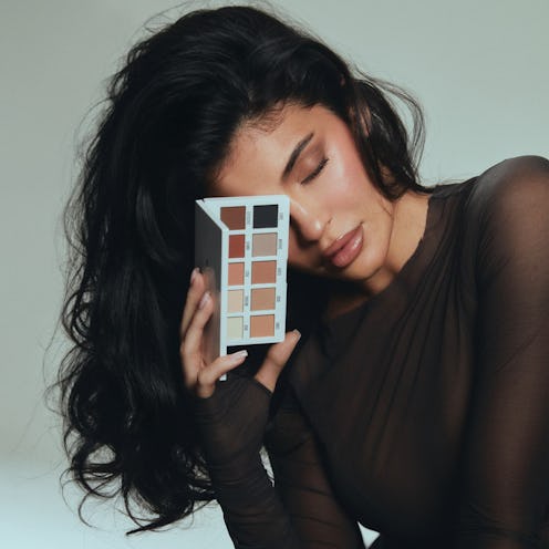 Here are the best nude eyeshadow palettes for fall/winter 2023 makeup trends like "latte" makeup.