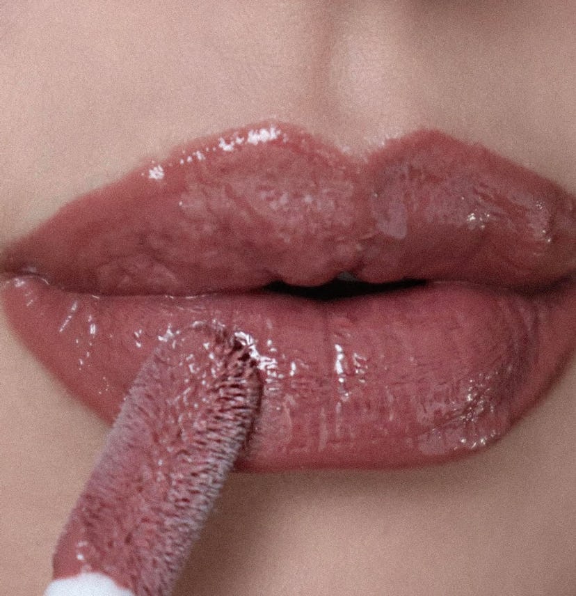 The Summer Fridays Dream Lip Oil in Soft Mauve is the perfect everyday color.