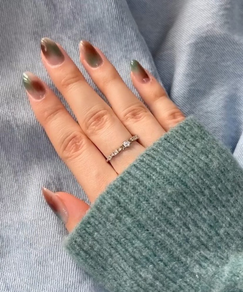 Aura nails with your team’s colors are on-trend for the 2024 Super Bowl.