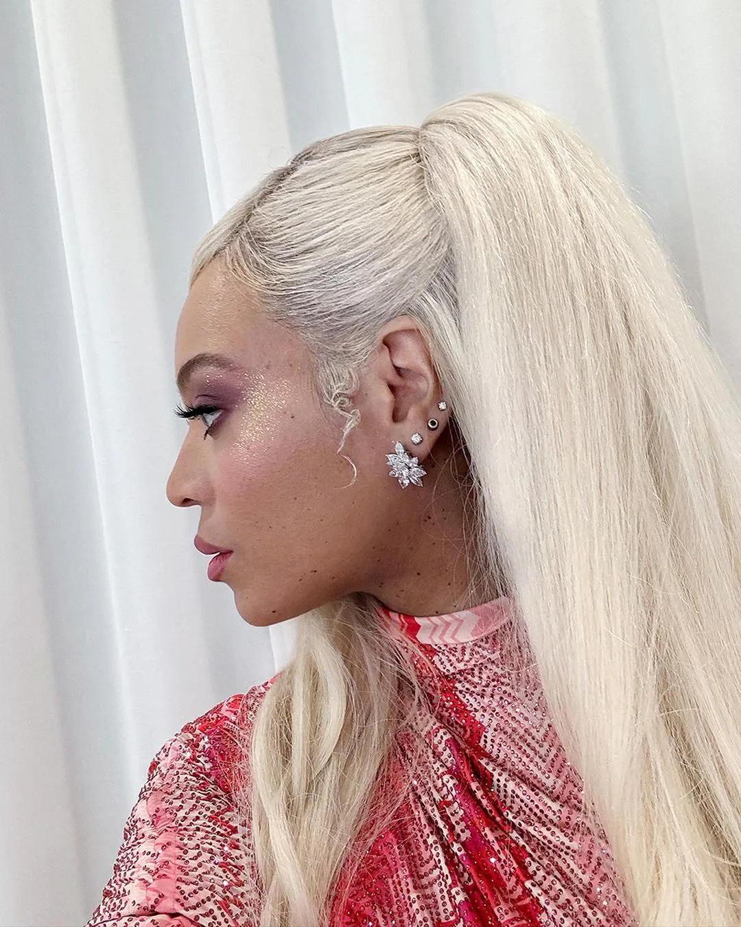 Beyoncé's Silver French Manicure Doesn't Skimp On Shine