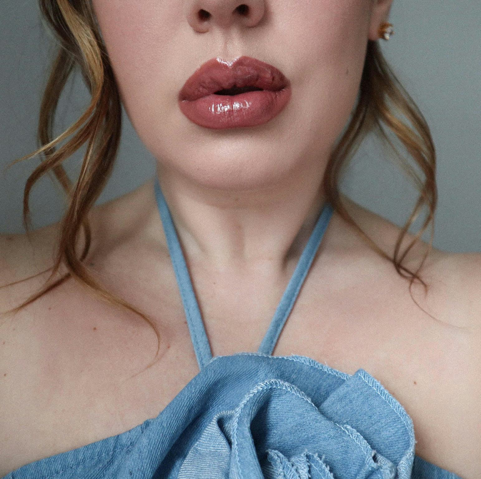 The Summer Fridays Dream Lip Oil in Soft Mauve is a total makeup bag essential.