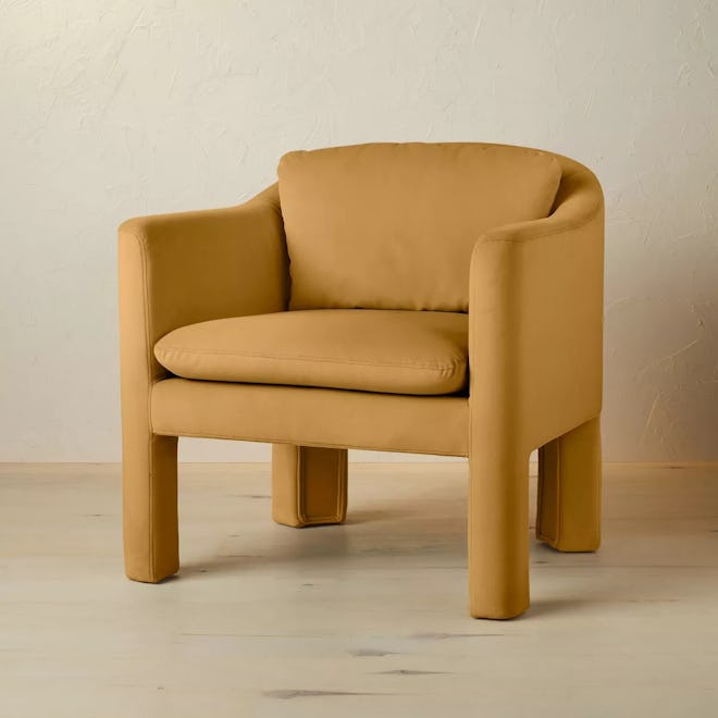 Linaria Fully Upholstered Velvet Accent Chair