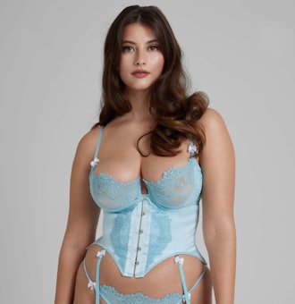 14 Corsets For Big Boobs That Won't Smash Your Chest