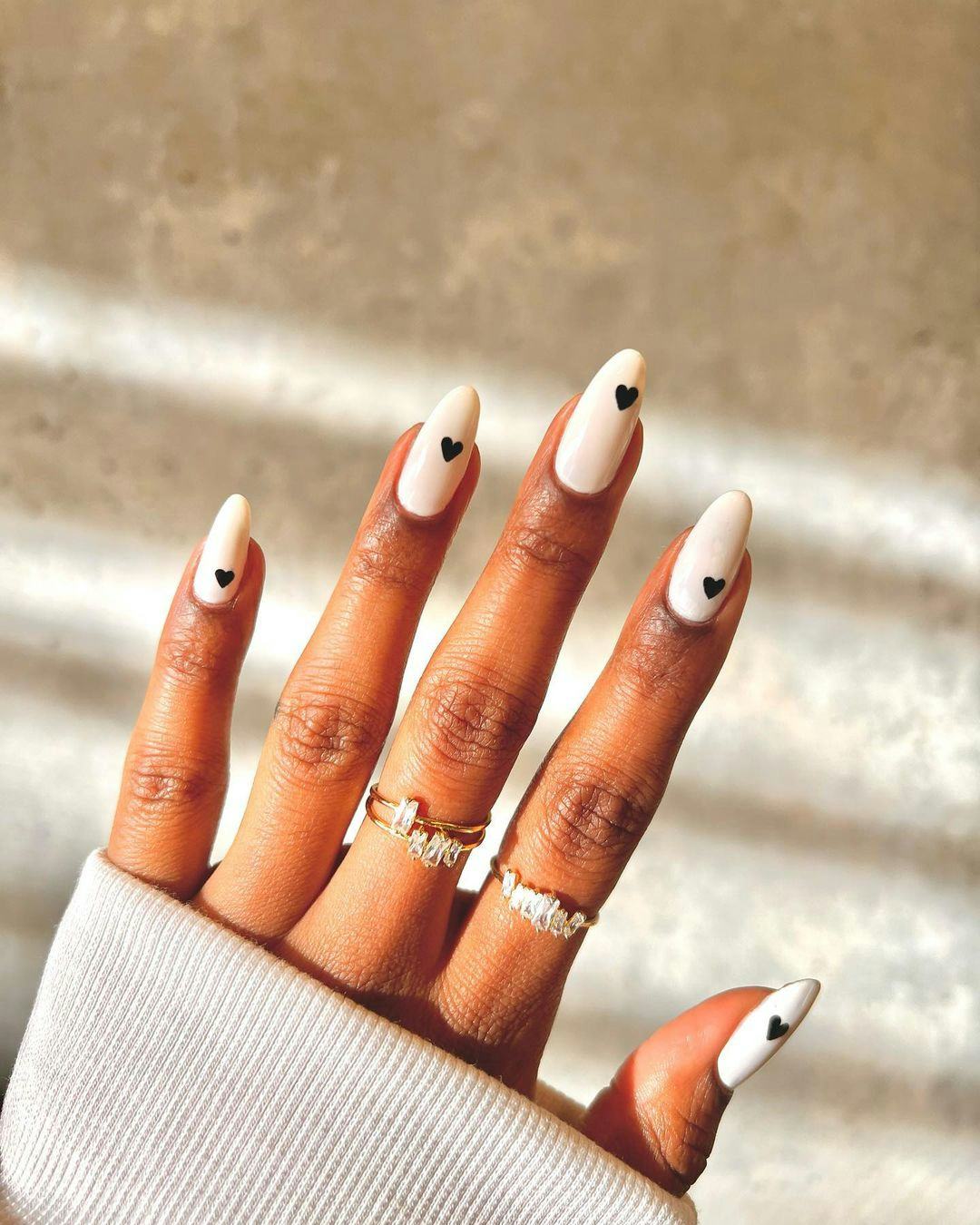 Almond shaped nails short discount