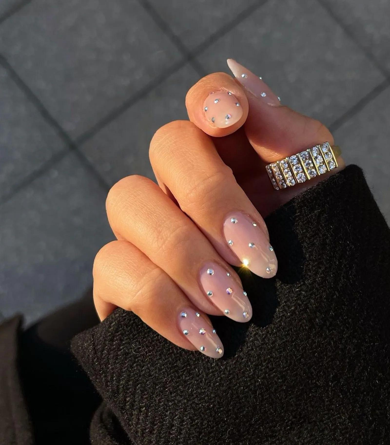20 Short Almond Shaped Nail Designs That Are So On Trend For 2024 20-short-almond-shaped-nail-designs-that-are-so-on-trend-for-2024